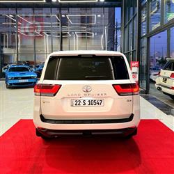 تۆیۆتا لاند کروزەر